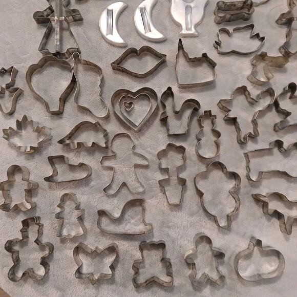Lot of 45 Aluminum Metal Misc. Sizes & Shapes Cookie Cutters 7 with Handles - Picture 7 of 11